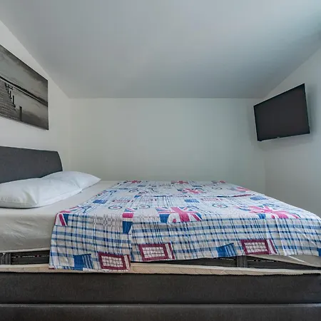 1 Bedroom Gorgeous In Apartment *