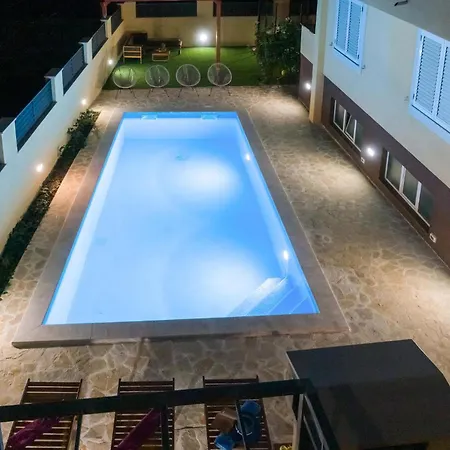 1 Bedroom Gorgeous In Apartment Zadar