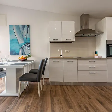 Апартаменты 1 Bedroom Gorgeous In