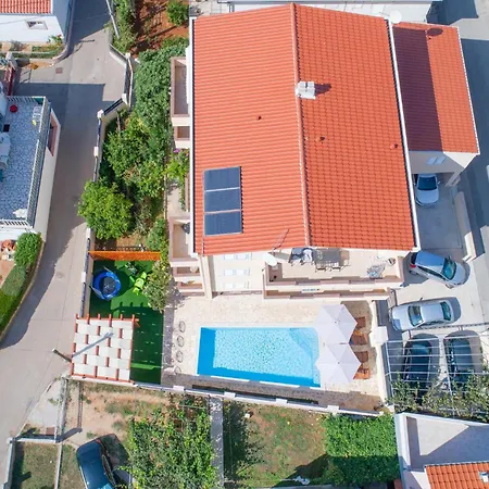 1 Bedroom Gorgeous In Апартаменты